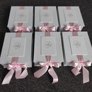 Caixa cartonada com laço