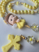 Terço Infantil Anjinho mini amarelo